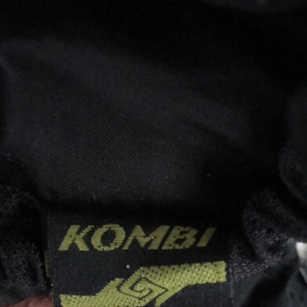 Kombi Junior Medium Camo waterproof gloves. Great used Condition